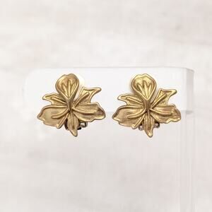 Vintage Clip On Earrings 7/8" Matte Gold Tone Leaf Fall Autumn